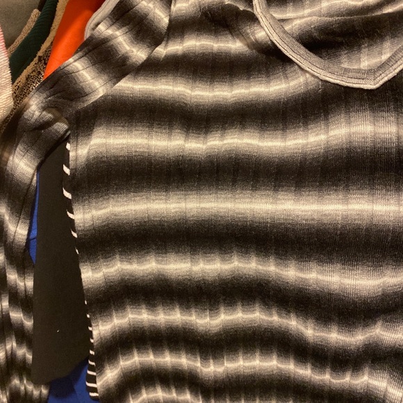 LS TEE - Picture 2 of 3